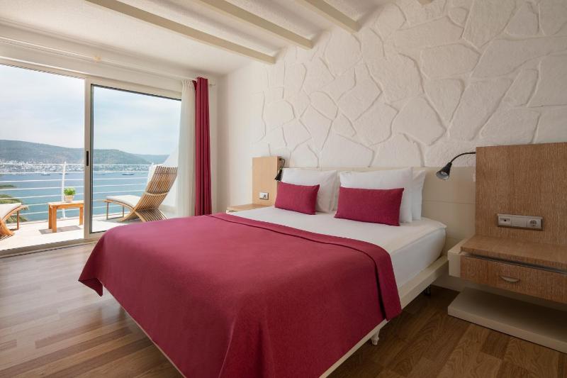 Standard Double or Twin Room with Sea View image 2