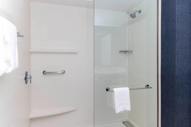 1 Bedroom Suite, 2 Queen image 3