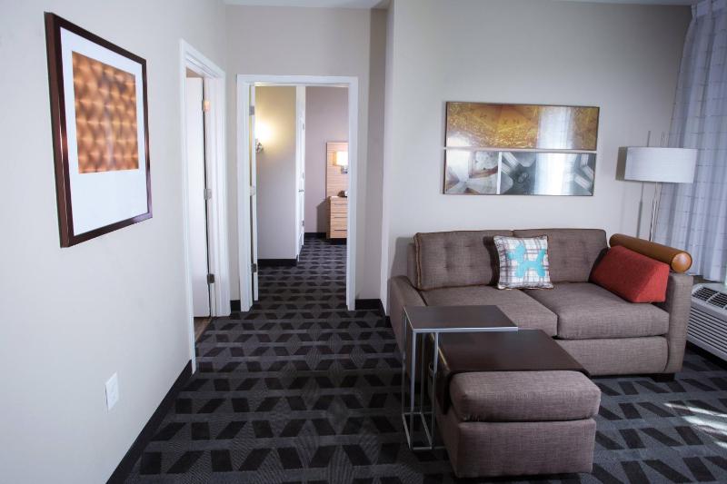 One-Bedroom Queen Suite image 4