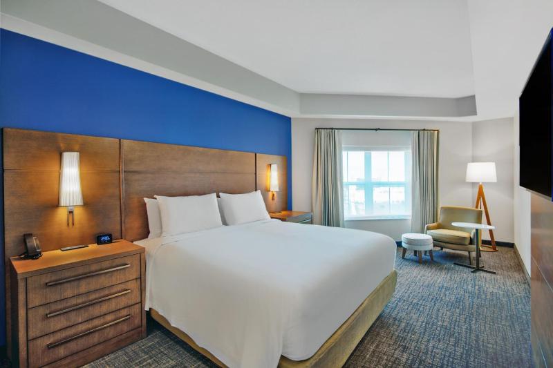 2 Bedroom Suite with Bedroom 1: 1 King, Bedroom 2: 1 King image 3