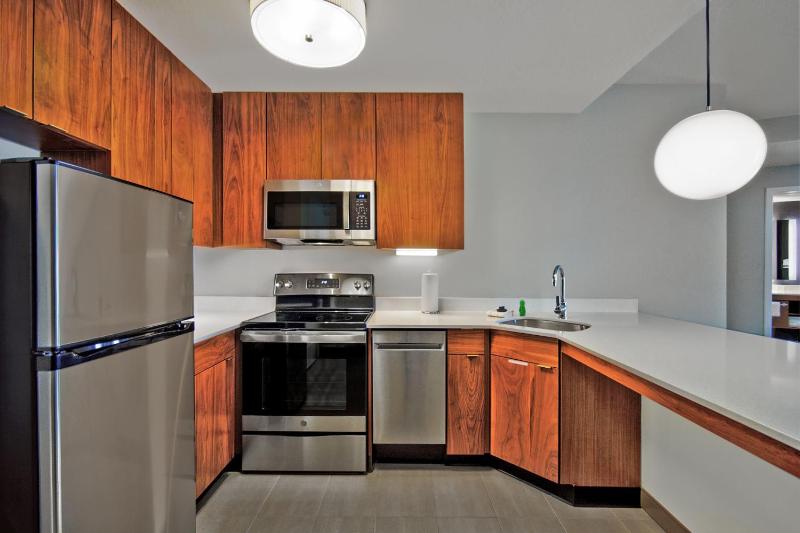 2 Bedroom Suite with Bedroom 1: 1 King, Bedroom 2: 1 King image 2