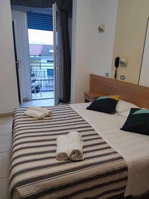 Standard Double or Twin Room image 3