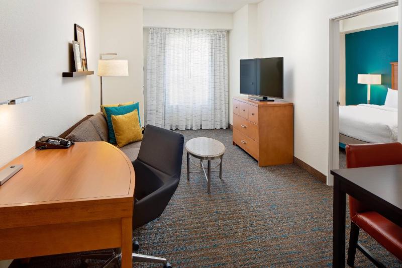 One-Bedroom King Corner Suite image 4