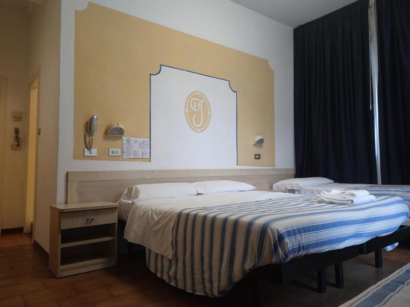 Standard Double or Twin Room with Balcony image 1