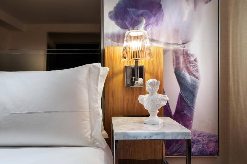 Superior Room, Guest room, King image 1