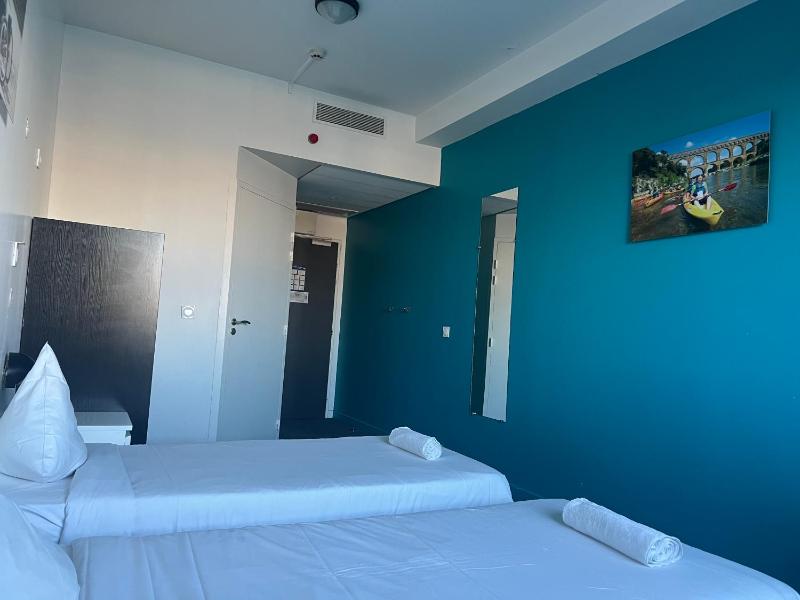 Twin Room image 3