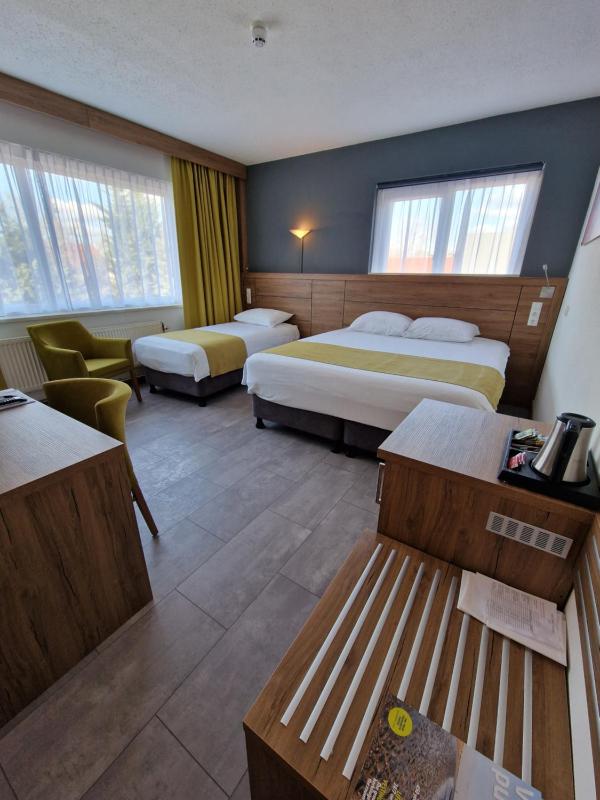 Superior Triple Room image 3