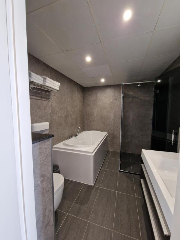 Superior Suite image 2