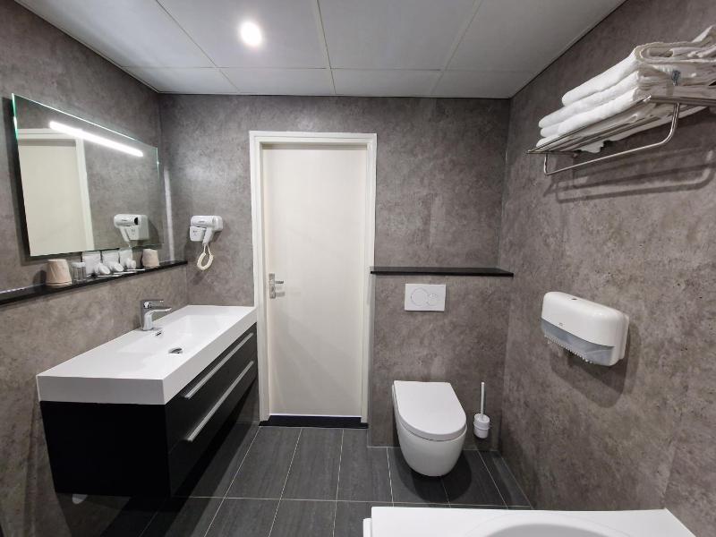 Superior Suite image 3