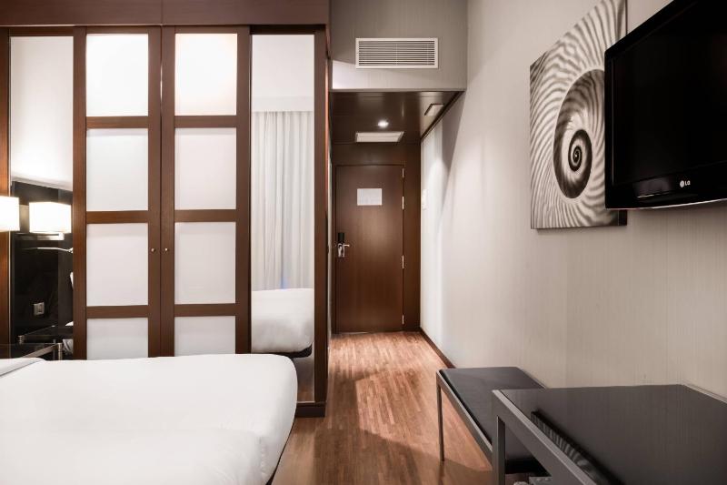 Twin Room with Sea View image 1