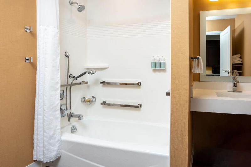 Wellness Studio King Room image 3