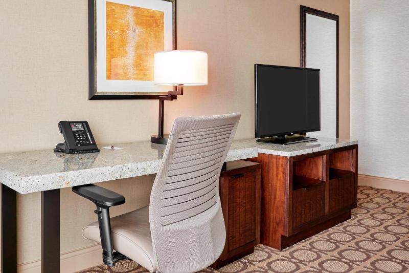 Standard King or Queen Room image 3