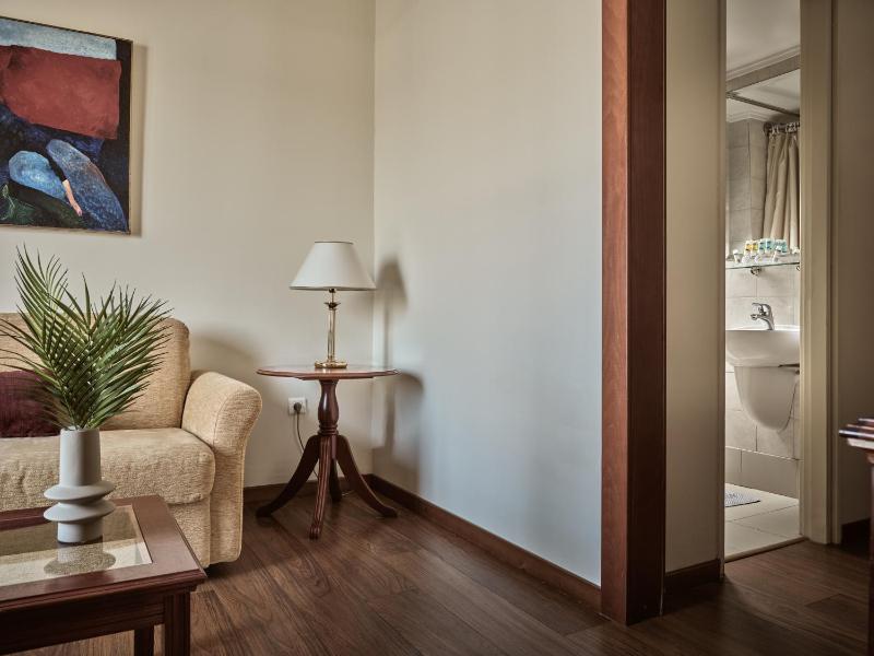 Honeymoon Suite image 2