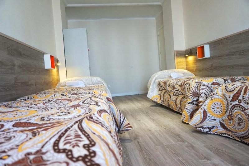 Quadruple Room with Shared Bathroom image 2