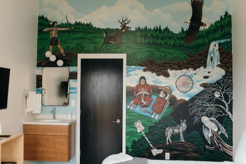 Queen Room image 3