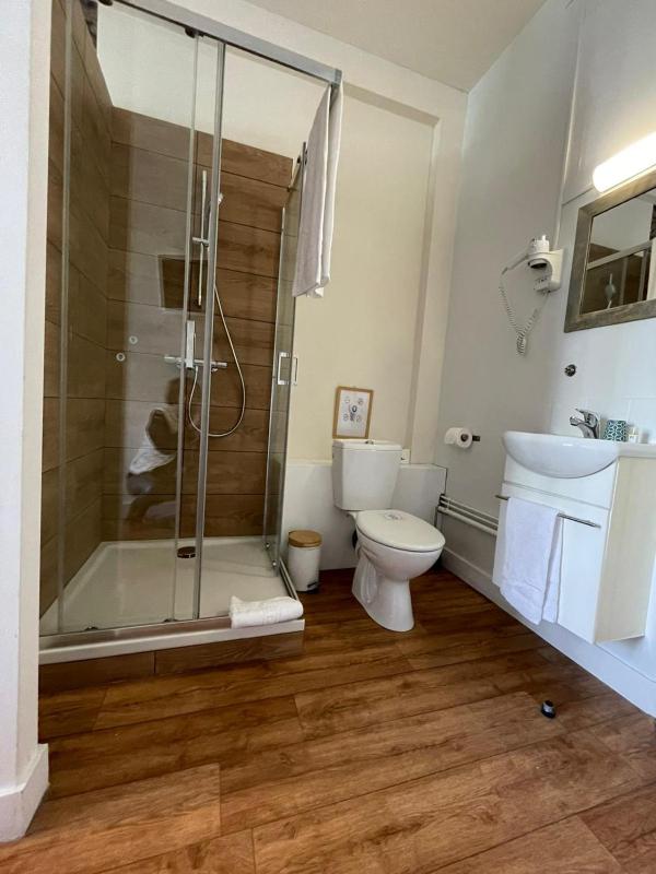 Economy Single Room with open bathroom image 3
