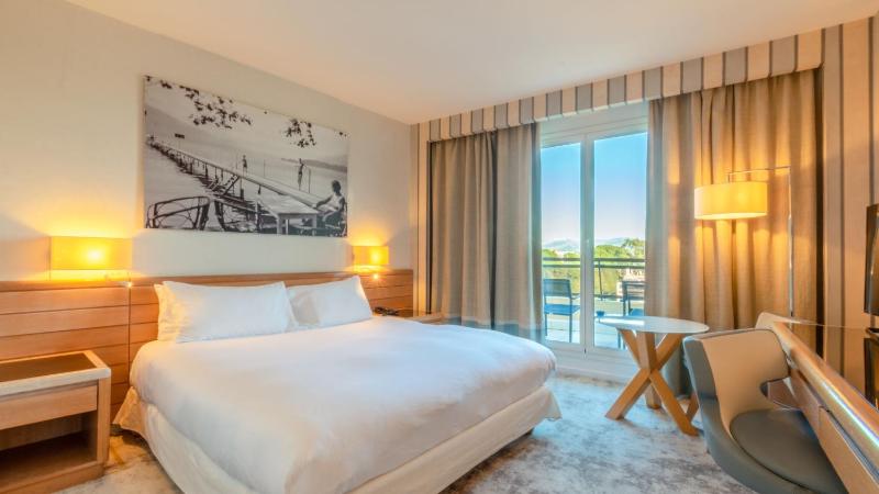 Standard Double Room with Balcony image 3