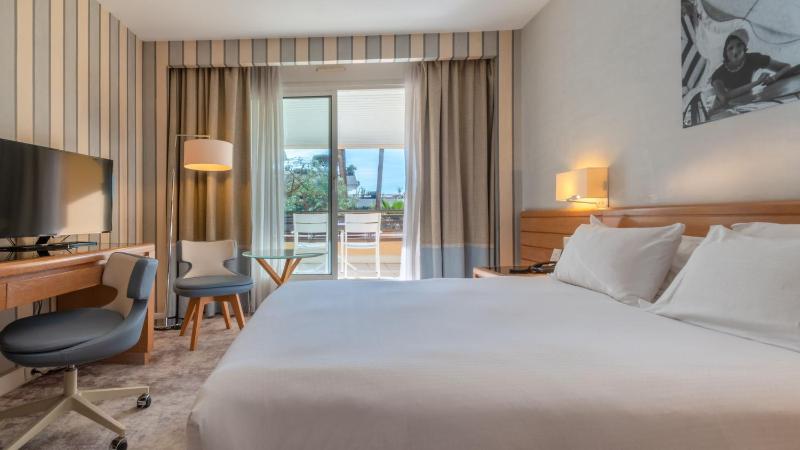 Premium Double Room with Balcony and Garden View image 2