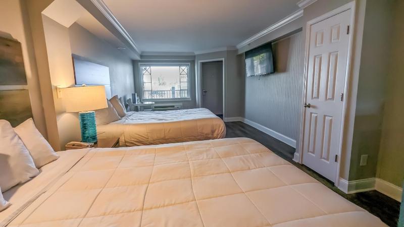 Island Double Room with 2 Queen Beds image 1