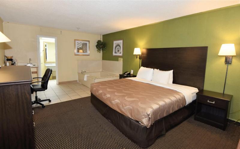 King Room - Accessible/Non-Smoking image 4