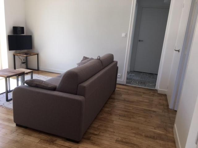 Apartment with Shower image 3