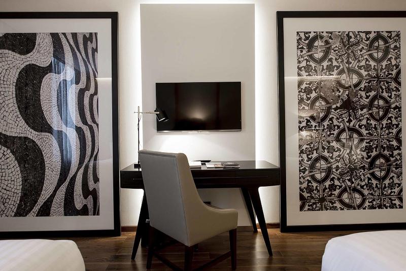 Superior Room with Two Double Beds image 3