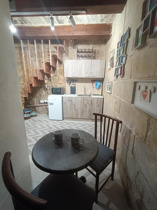 Economy Double Room image 3