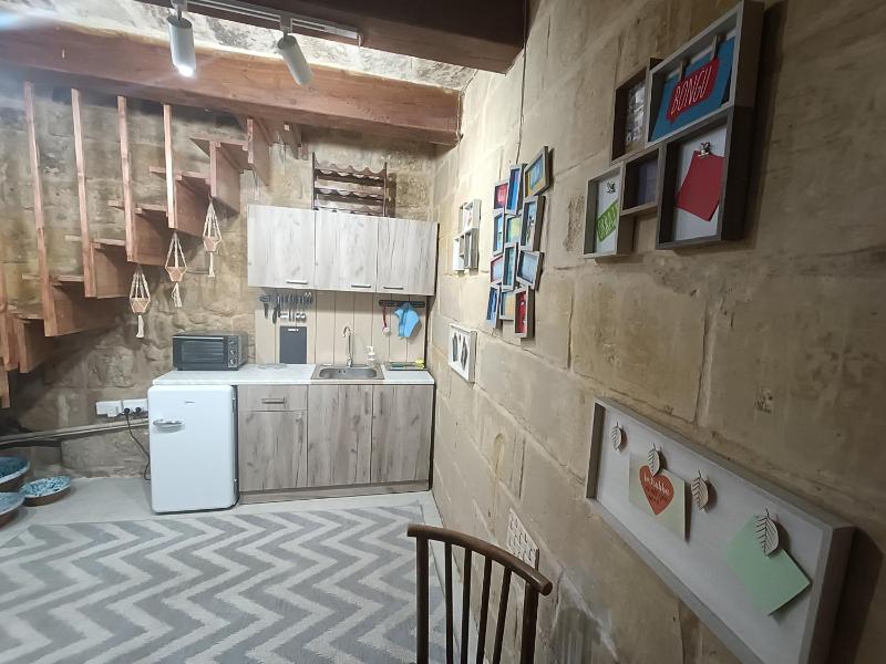 Economy Double Room image 4