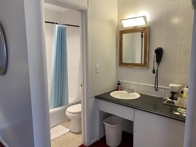 King Room - Non-Smoking image 2