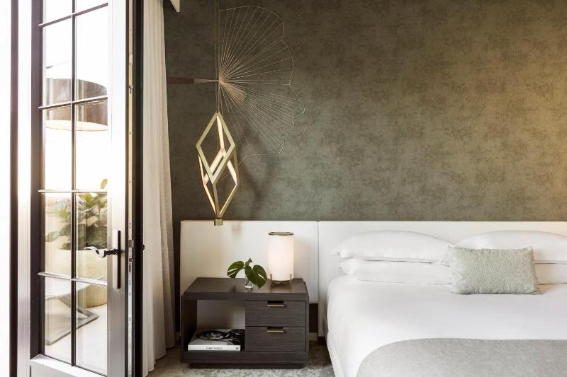 Premium King Room with Terrace image 2