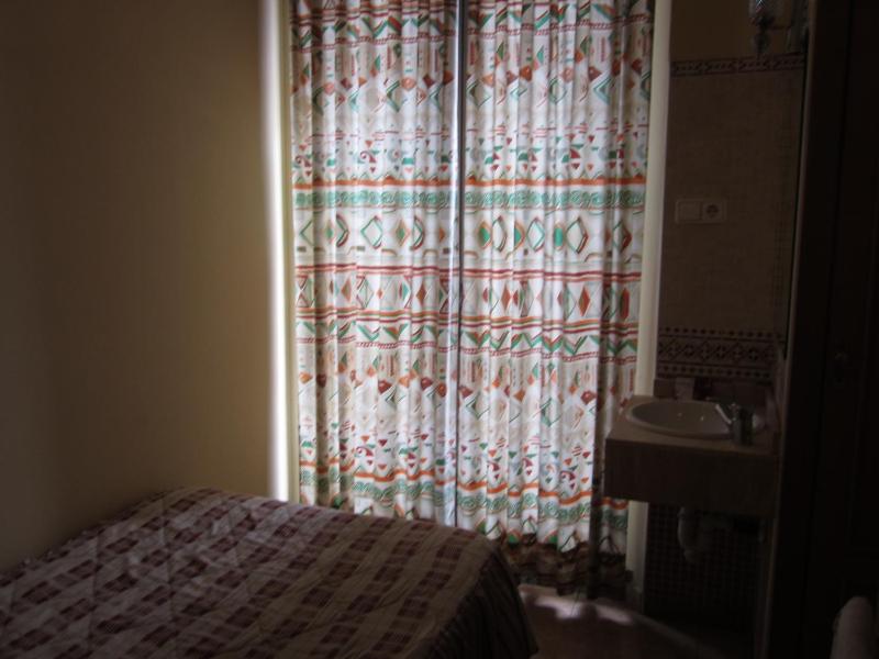 Single Room with Shared Bathroom image 1