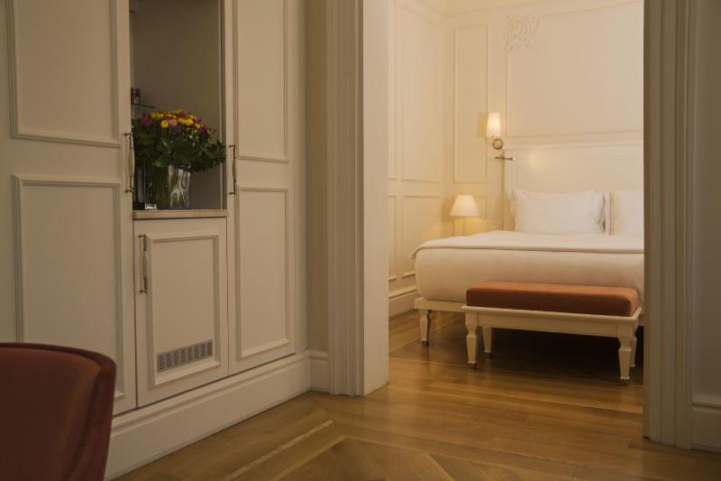 Deluxe Studio image 2