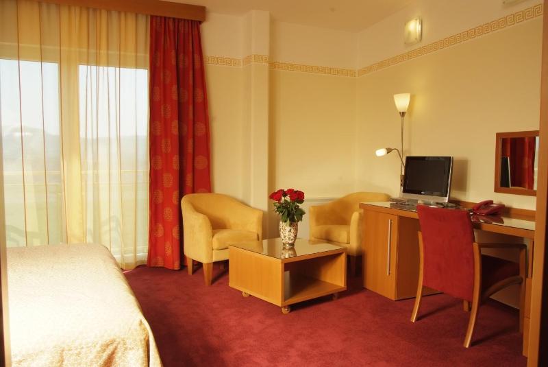 Family Two-Bedroom Suite image 3