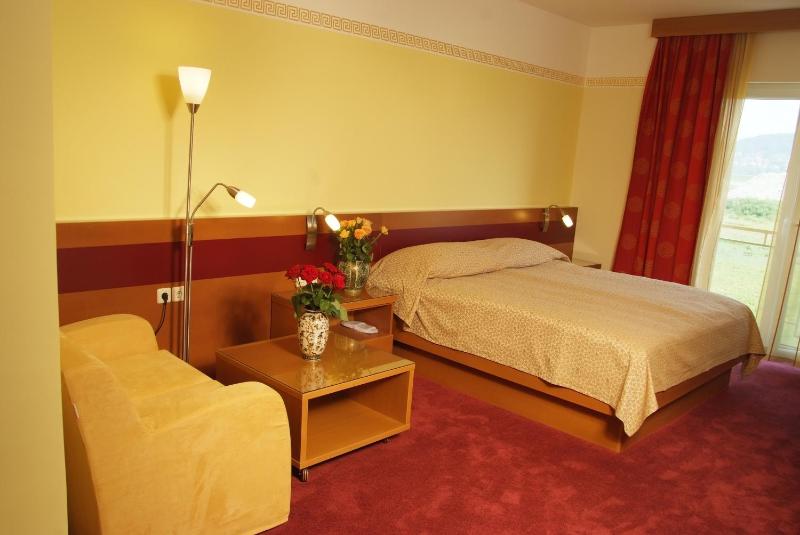 Classic Double or Twin Room image 1