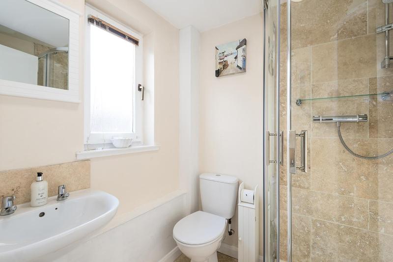 Two-Bedroom Cottage image 4