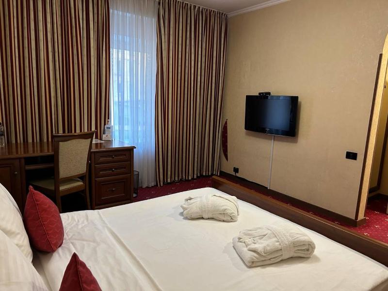 Standard Double Room image 1