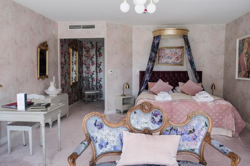 Deluxe Junior Suite image 3