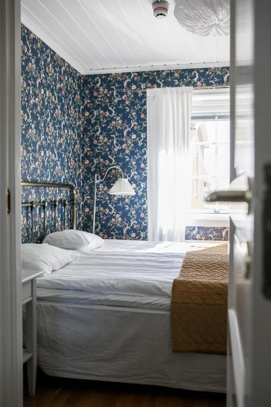 One-Bedroom Apartment image 3
