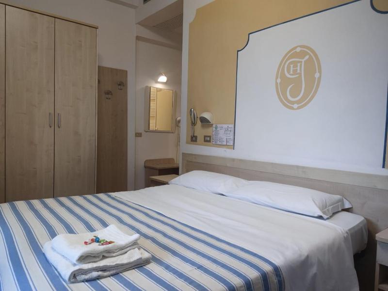 Standard Double or Twin Room image 1