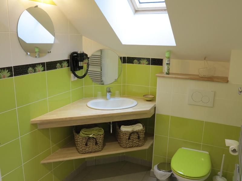 Triple Room with Private Bathroom image 1