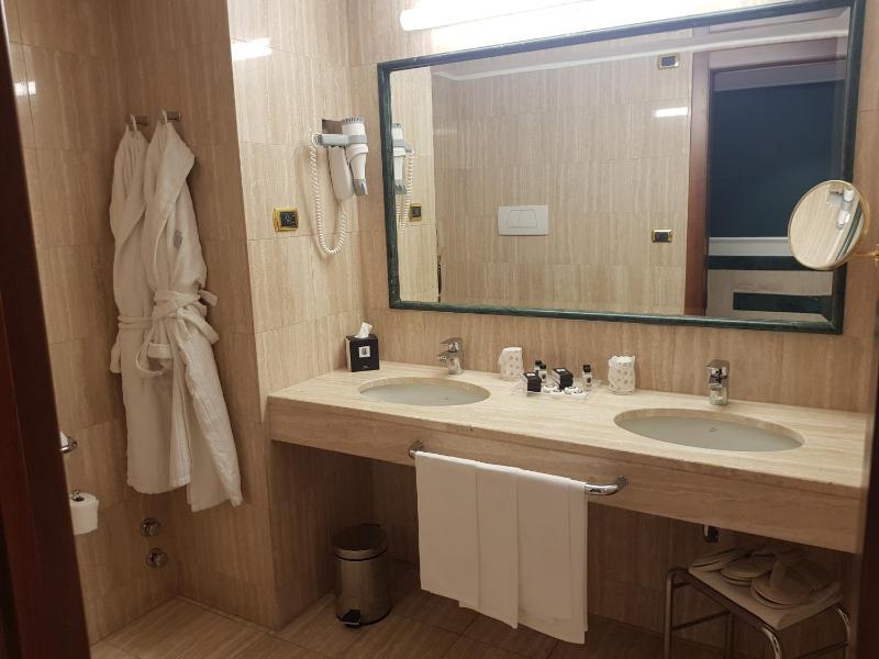 Family Room (2 Adults + 2 Children) image 2