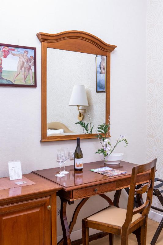 Single Room with Bath image 2