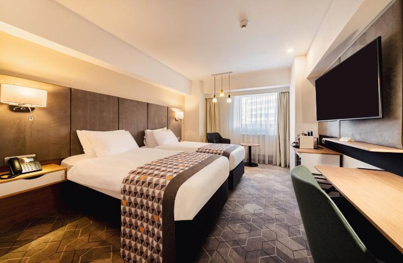 Standard Twin Room image 2