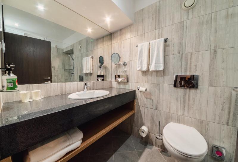 Premium King Room with Single Sofa Bed and City View image 4