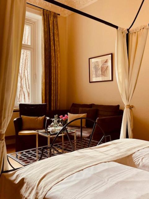 Double Room image 2