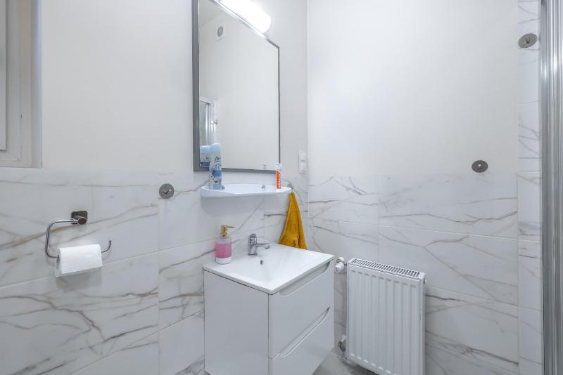 Standard Single Room with Shared Bathroom image 2