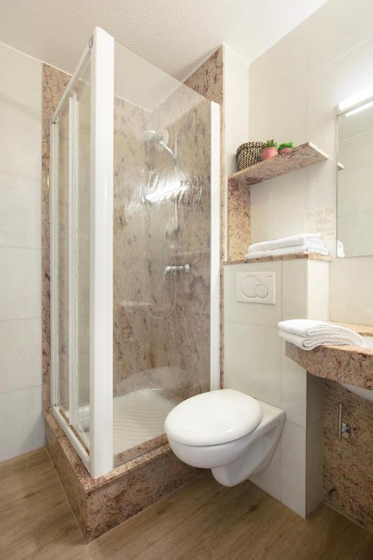 Twin Room - City Side image 1