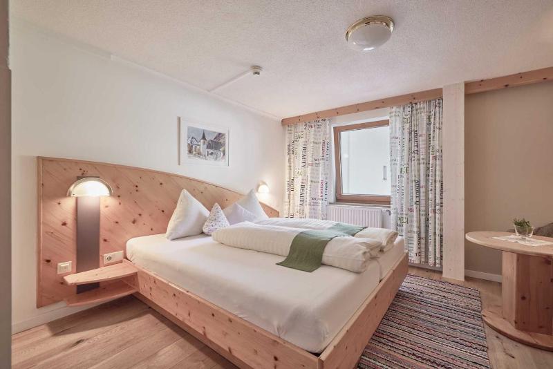 Standard Double or Twin Room image 3