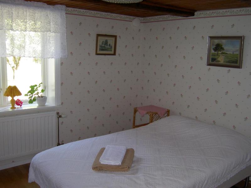 Twin Room image 3
