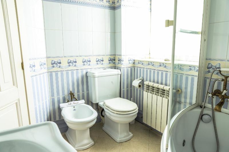 One-Bedroom Apartment image 4